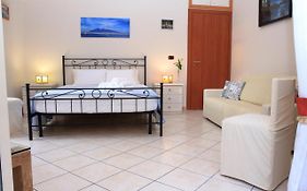 B&B Mitilini Central Station